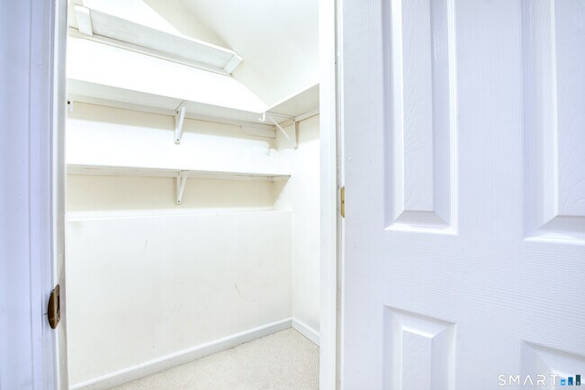 Building Photo - 51 Old Kings Hwy