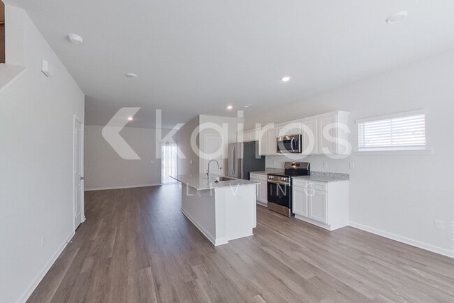 Building Photo - 2579 Banyon Cir