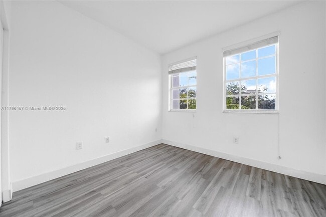 Building Photo - 948 NE 29th Terrace