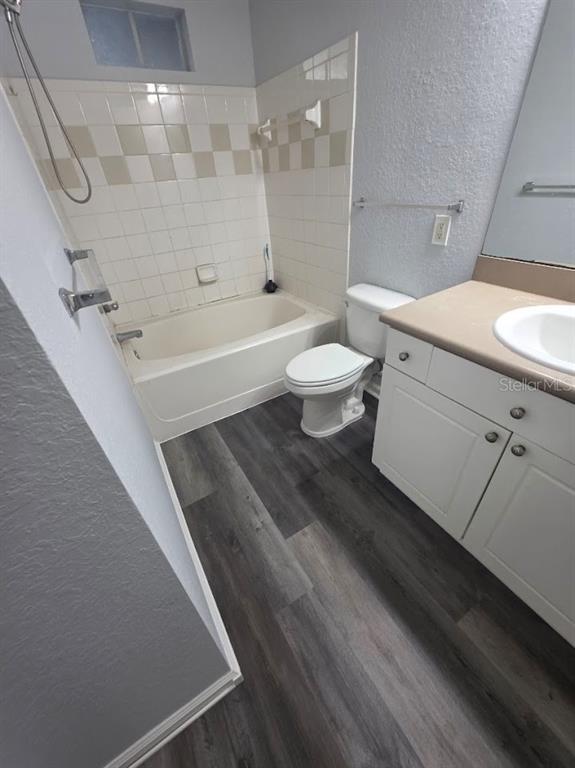 Building Photo - 9401 Crescent Loop Cir