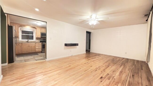 Building Photo - 273 Paulanne Terrace