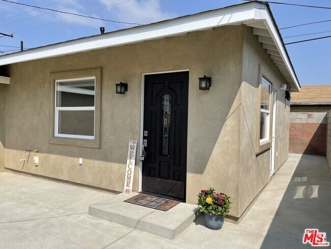 Building Photo - 4817 W 133rd St