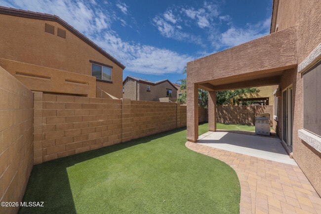Building Photo - 8754 N Mugho Pine Trail