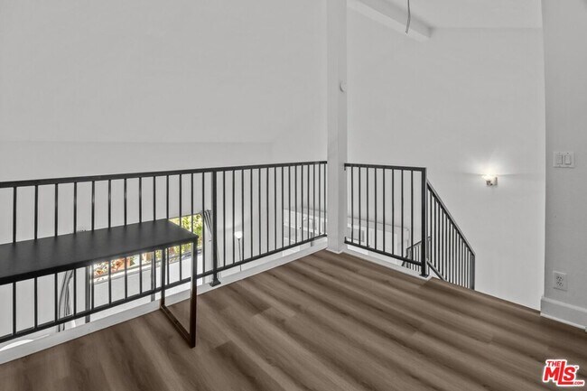 Building Photo - 10982 Roebling Ave