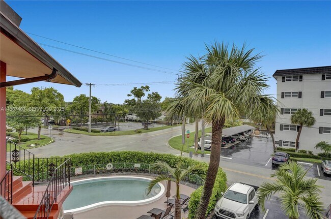 Building Photo - 5050 Bayview Dr