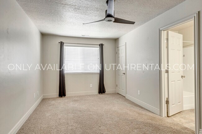 Building Photo - 21 E 8330 S