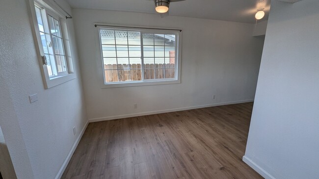 Building Photo - Updated 2 Bedroom 1 Bath Home on Large Cor...