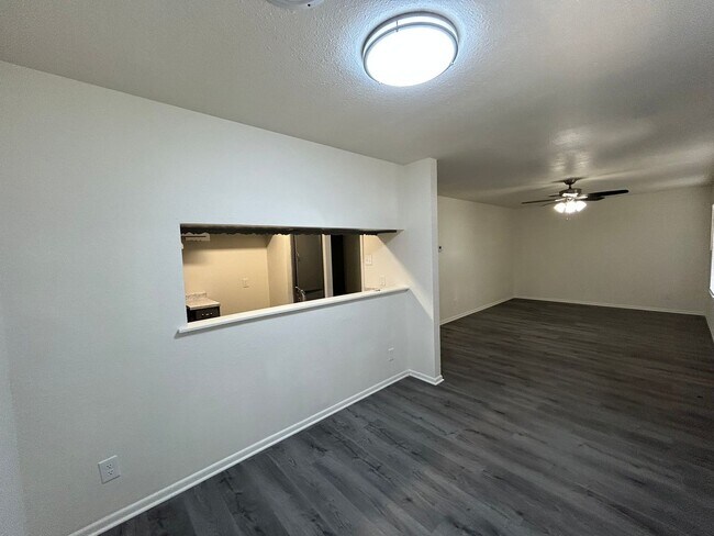 Building Photo - Ginder Properties1 (3601 Catalina Dr)