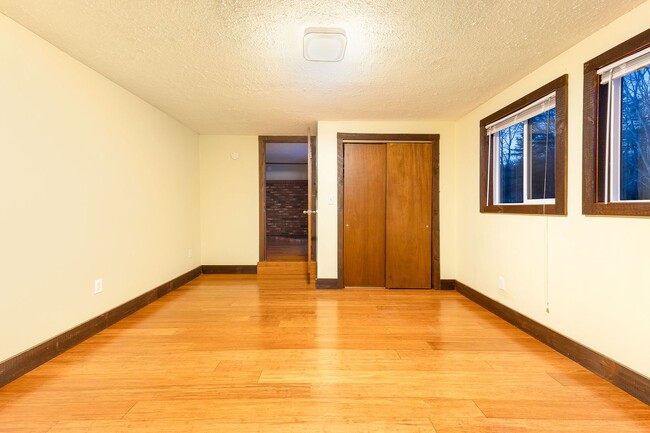 Building Photo - 381 Littlefield Rd