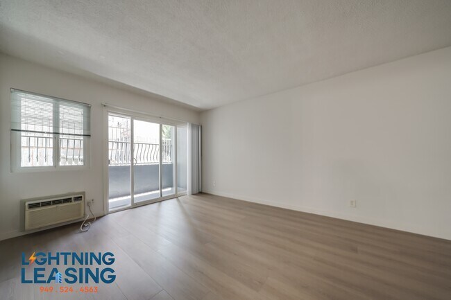 Building Photo - 702 Irolo St