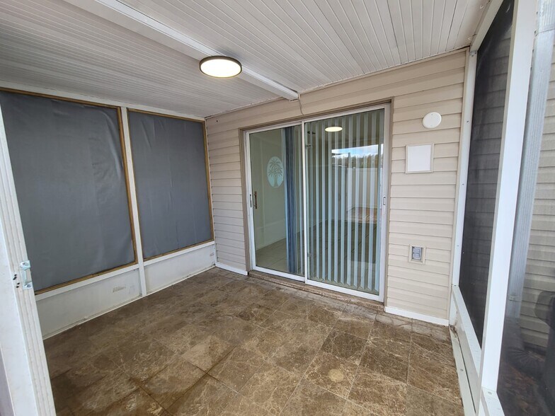 Building Photo - 6141 Oak Cluster Cir