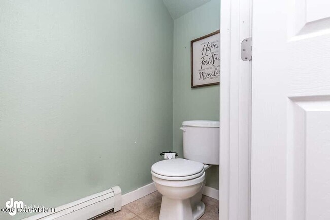 Building Photo - Furnished 3bed/1.5 bath near shopping and more!