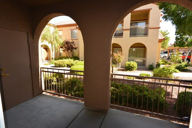 Building Photo - 1st Flr Condo 2 Bed W/Den - Gated Communit...