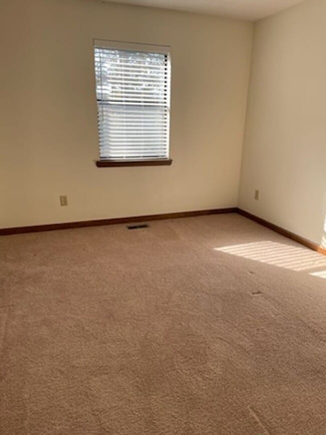 Building Photo - SINGLE FAMILY HOME