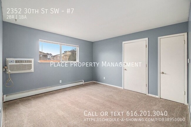 Building Photo - 2352 30th St SW #7 - 2 Bed/1 Bath Lower Ap...