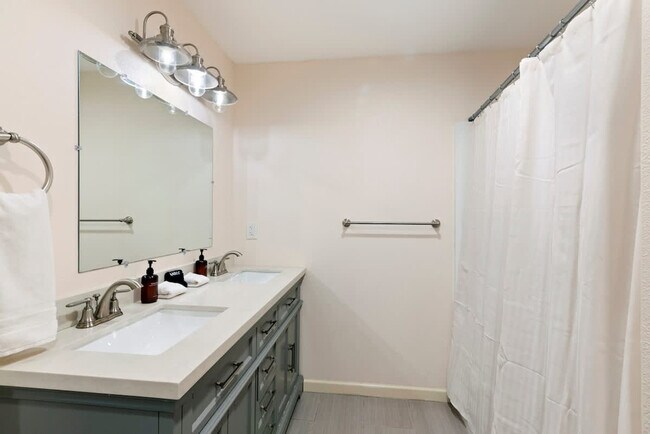 Building Photo - 17055 Rock Rd