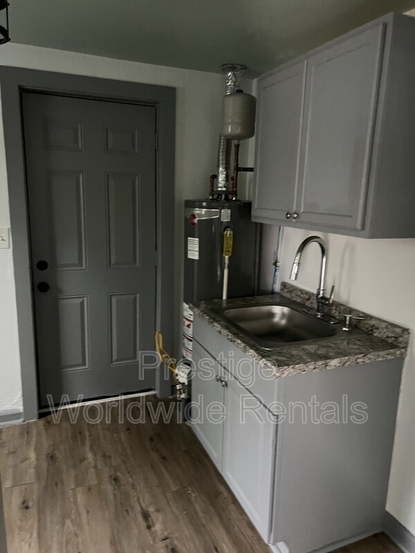 Building Photo - 495 Mellon St