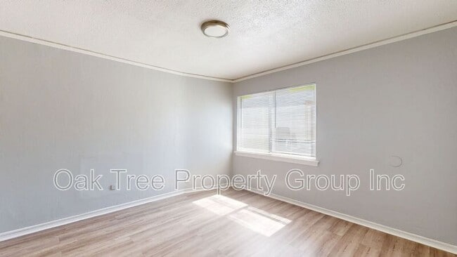 Building Photo - 6621 Bancroft Ave