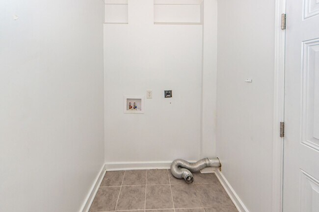Building Photo - 4 Bedroom 2 Bath Home in Pinewood Vista - North Charleston