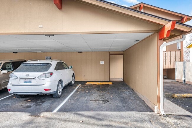 Building Photo - Newly Remodeled Mission Park Apartment!