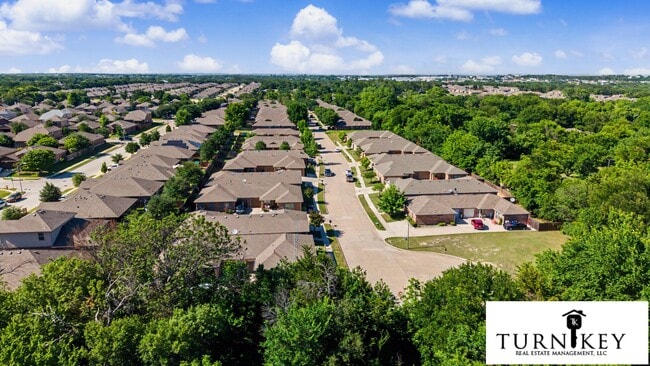 Building Photo - 221 Stewart Bend Ct
