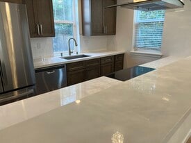 Building Photo - 5621 Fauntleroy Way SW