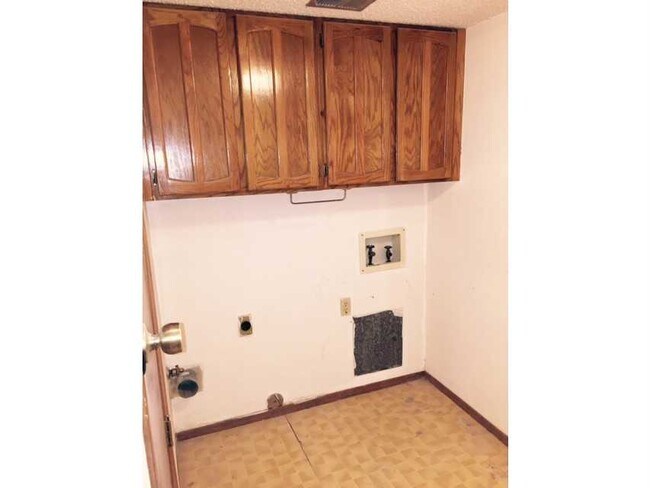 Building Photo - 11240 Montwood Dr