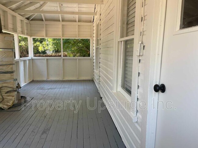 Building Photo - 648 Reeds Ave