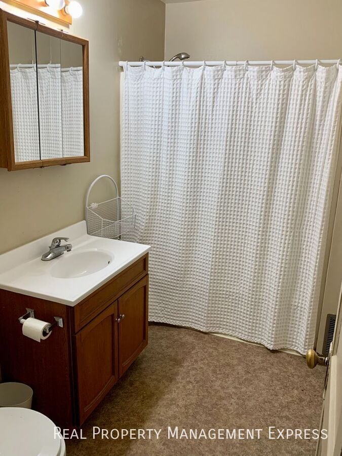 Building Photo - 2 Bedroom + Bonus Office in Central Sioux Falls!