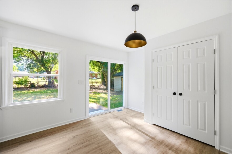 Building Photo - 6126 Amberly Ln
