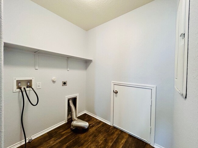 Building Photo - 147 Big Leaf Dr