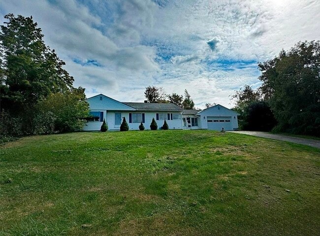 Building Photo - 290 Killington Ave