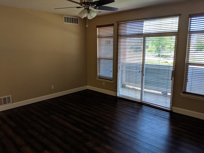 Building Photo - Beautiful Ground Floor Condo, Steps From Light Rail - Close to Fitzsimmons/DIA