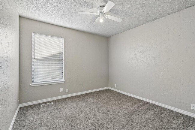 Building Photo - 217 Cypress Dr
