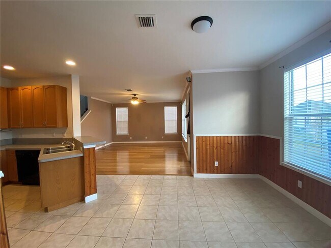 Building Photo - 2549 Twain Dr