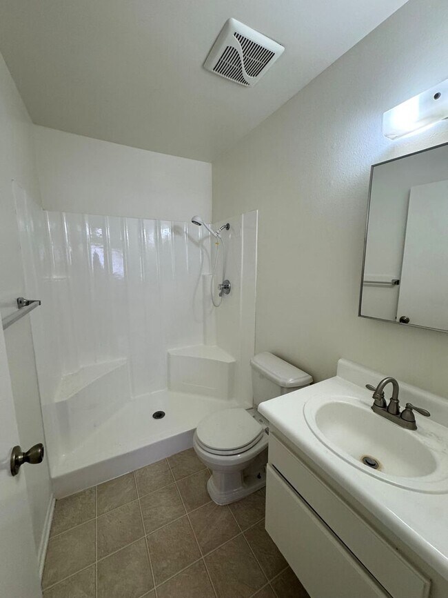 Building Photo - East Ventura Duplex – 2 Bedroom, 1.75 Bath...