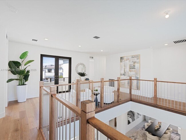 Building Photo - 19701 NE 16th Pl