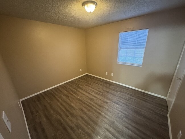 Building Photo - 1589 Yager Rd