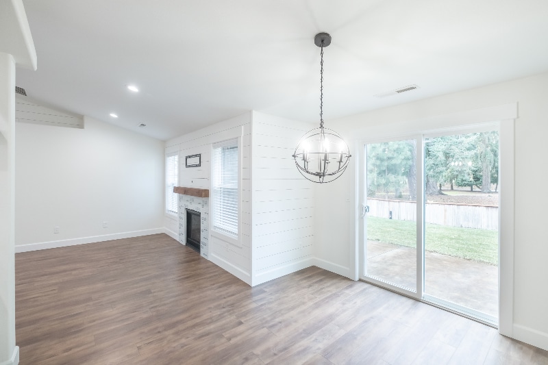 Building Photo - 918 NE Oakmont Loop