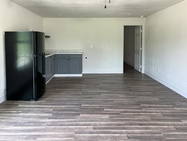 Building Photo - 201 Eastwood St