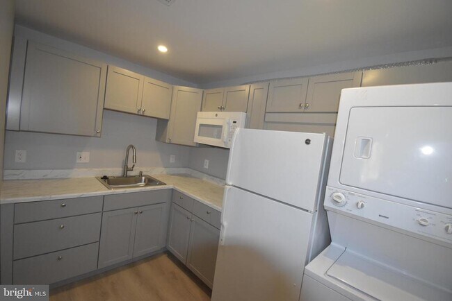 Building Photo - 3931 Dominion Dr