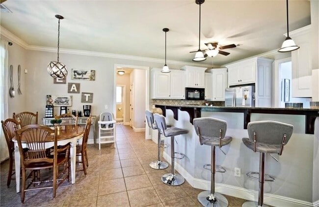 Building Photo - 4504 W Putting Green Dr