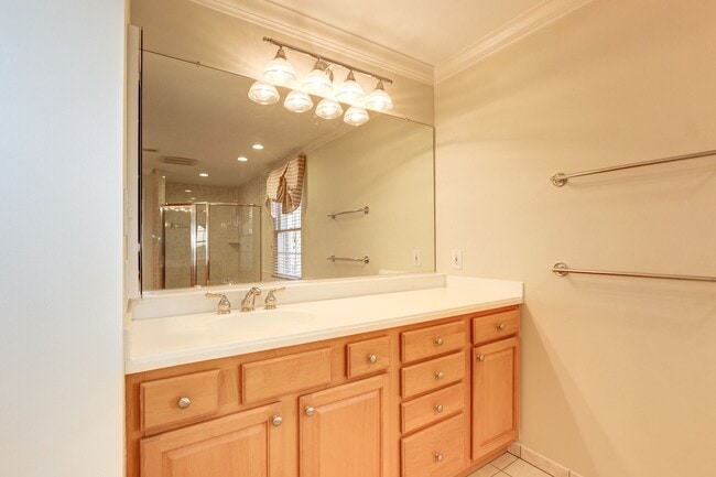 Building Photo - Lovely and Sought After Home for Rent in t...