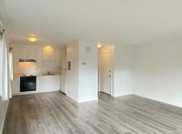 Building Photo - HUGE Stunning Remodeled 1BR/1BA Flat! Parking! -PROGRESSIVE