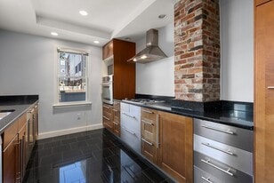 Building Photo - 22 Eden St