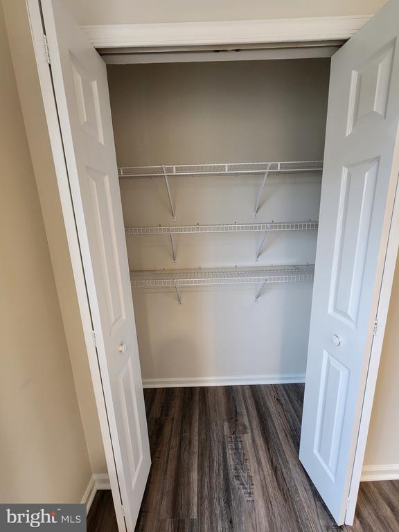 Building Photo - 12 Pondview Ct