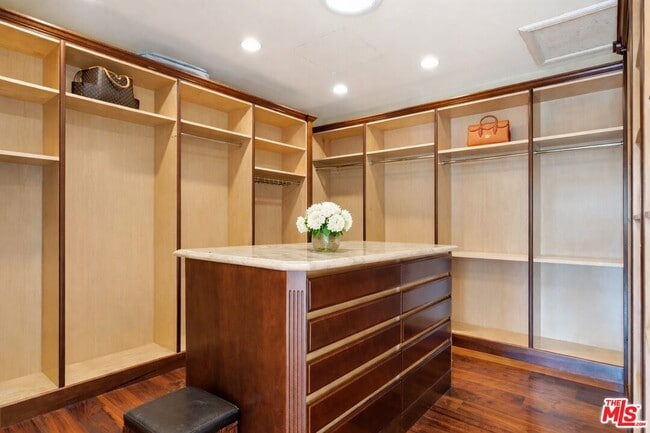 Building Photo - 2023 Parnell Ave