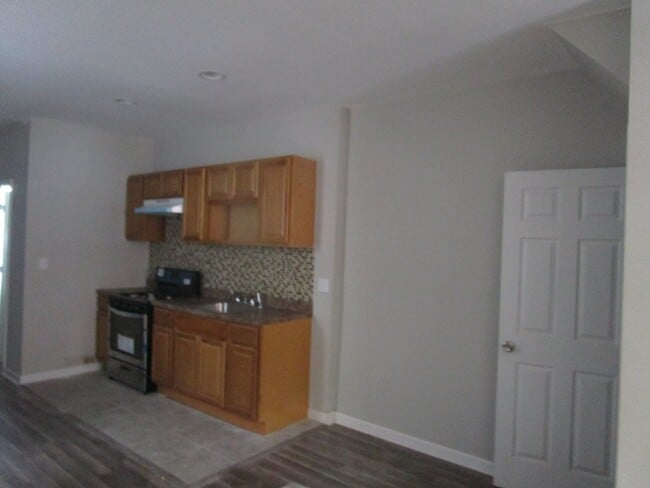 Building Photo - Front Porch Row - Oak Lane