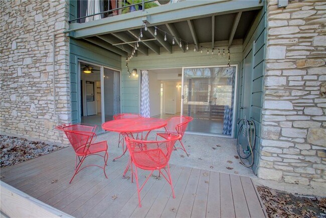 Building Photo - 1304 Mariposa Dr