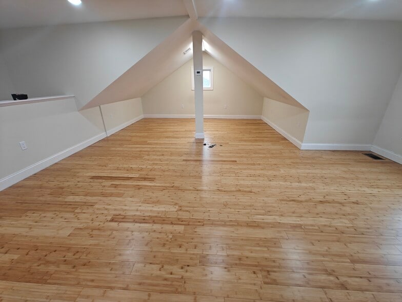 Building Photo - 42 Elmwood Ave